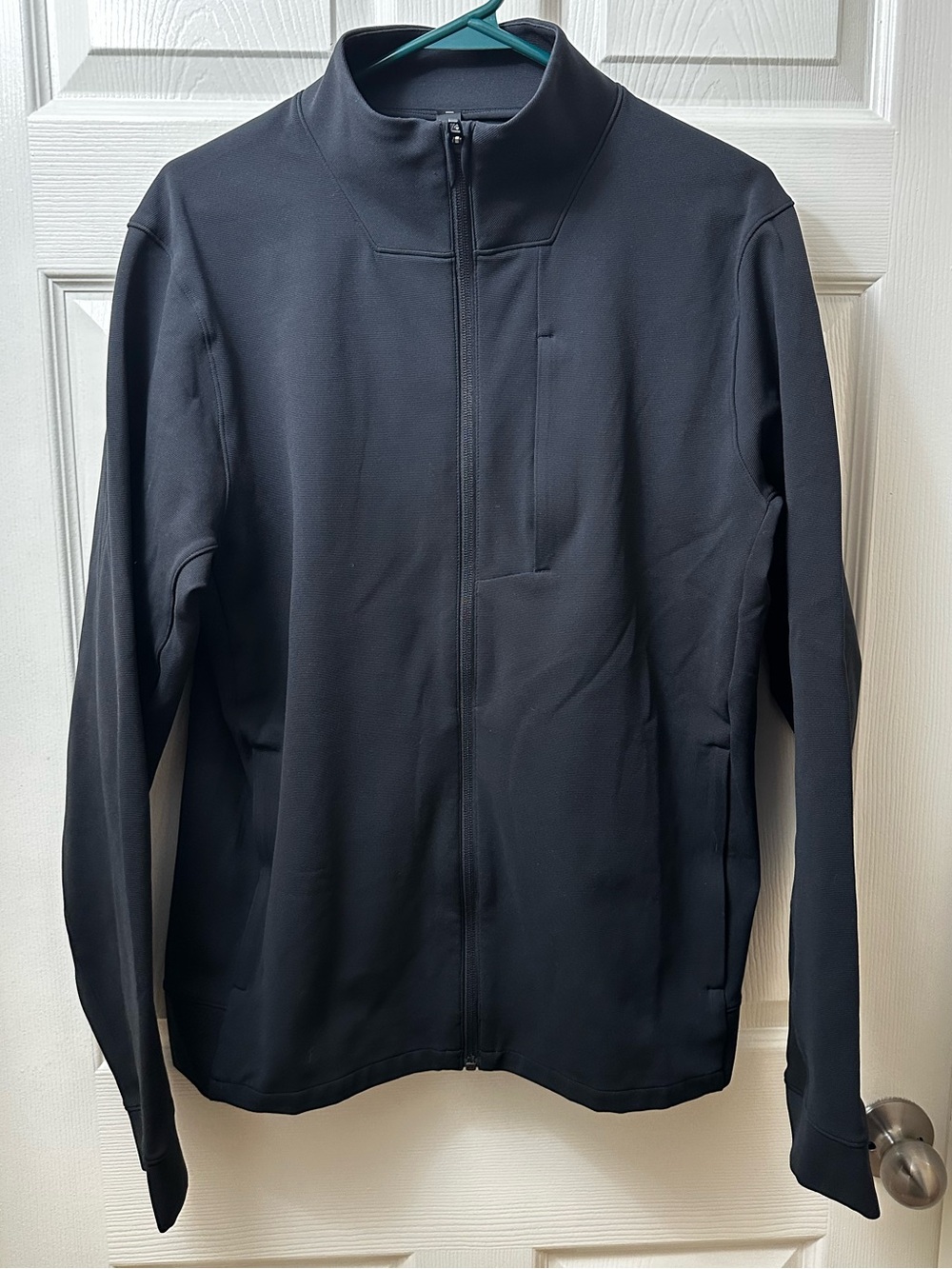 Lululemon Sojourn Jacket
Black Men’s Large